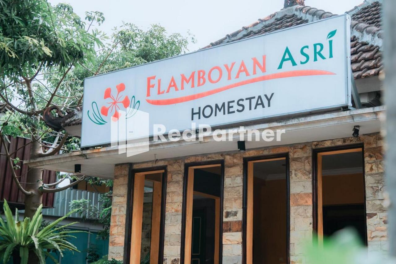 Flamboyan Asri Syariah Mitra Reddoorz Near Kampung Inggris Pare Hotel Eksteriør billede