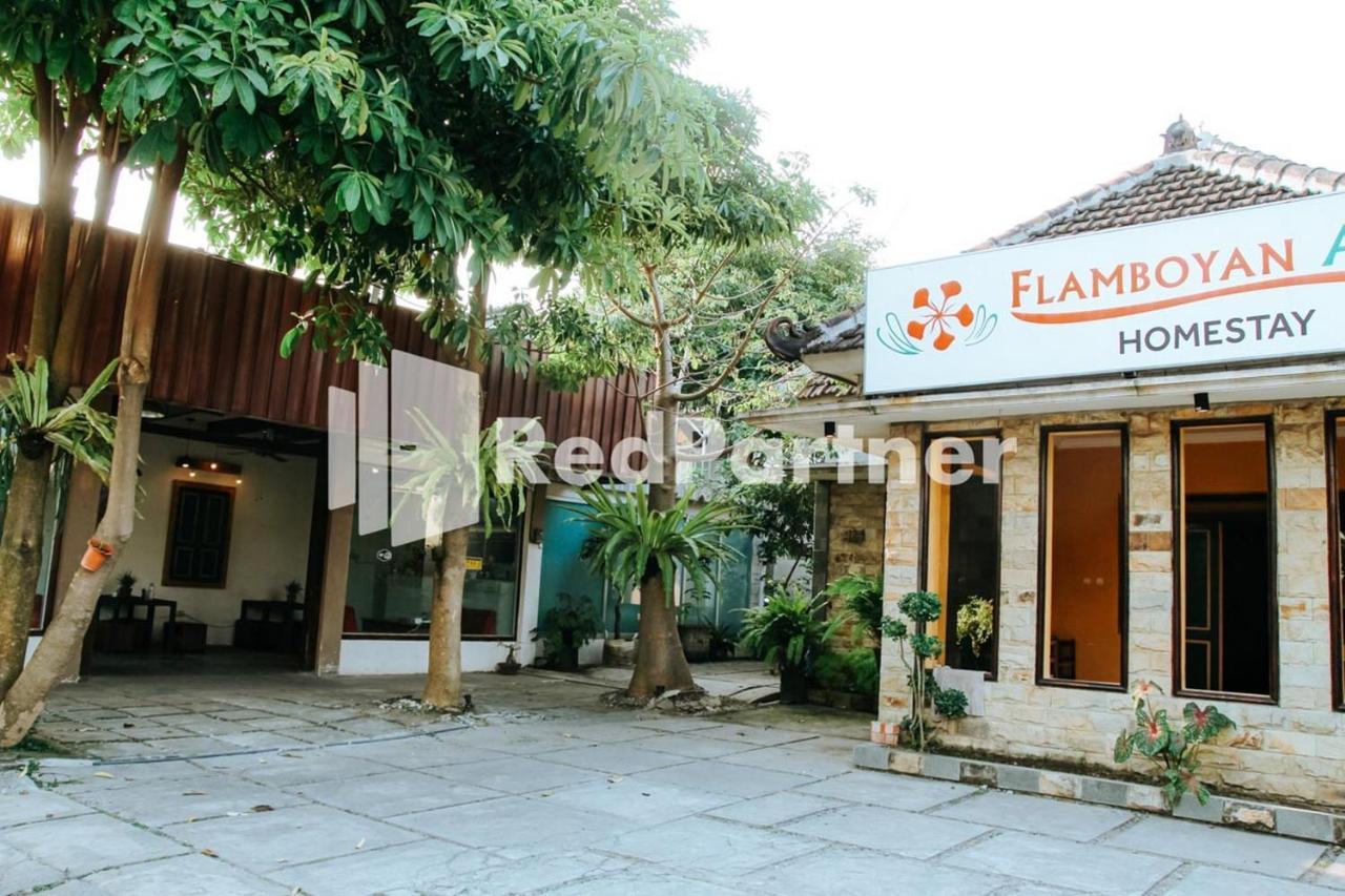 Flamboyan Asri Syariah Mitra Reddoorz Near Kampung Inggris Pare Hotel Eksteriør billede