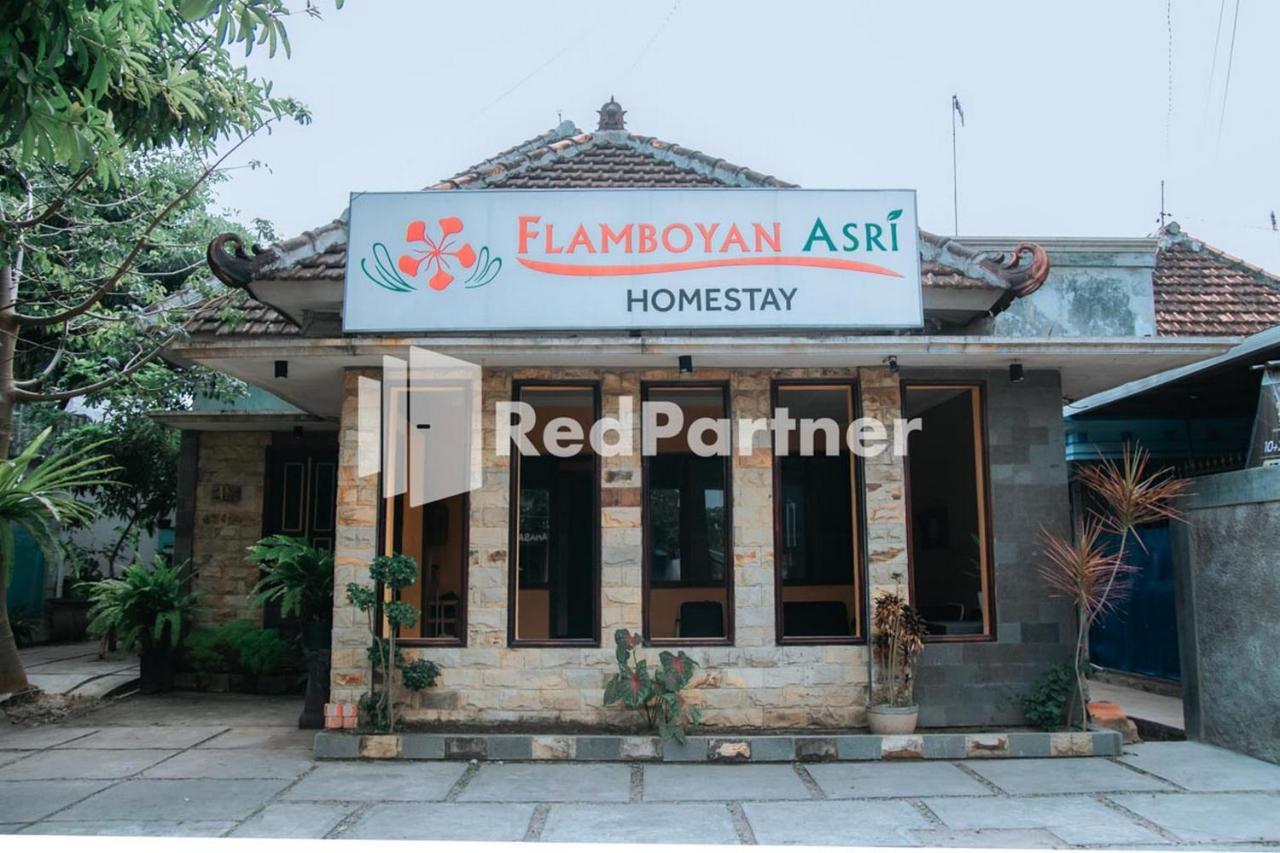Flamboyan Asri Syariah Mitra Reddoorz Near Kampung Inggris Pare Hotel Eksteriør billede